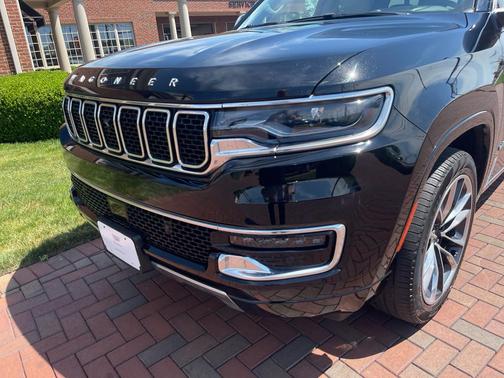 Diamond Black 2023 Jeep Wagoneer Series III