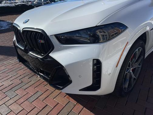 2025 BMW X6 M60i