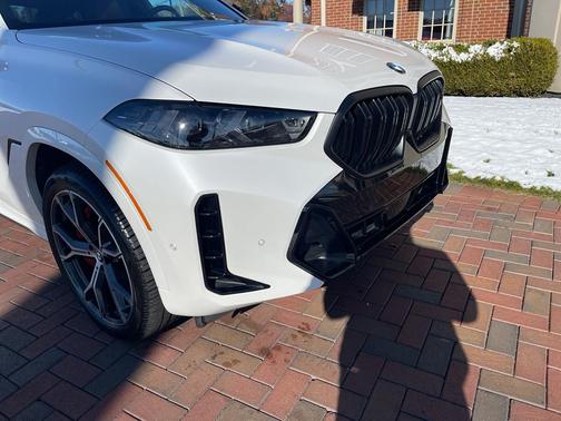 2025 BMW X6 M60i