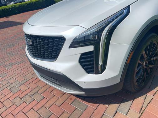 Crystal White Tri-Coat 2023 Cadillac XT4 Premium Luxury