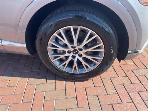 Savile Silver 2025 Genesis GV80 2.5T Standard