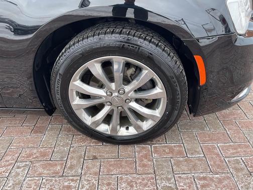 2019 Chrysler 300 Limited