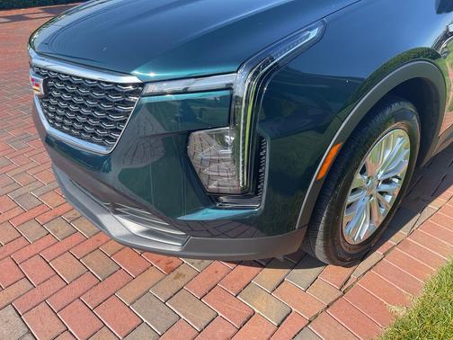 Emerald 2024 Cadillac XT4 Luxury