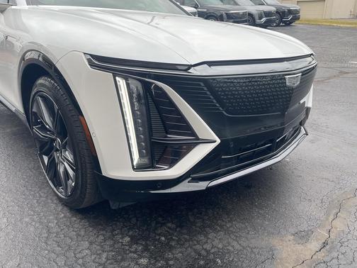 2024 Cadillac LYRIQ Sport