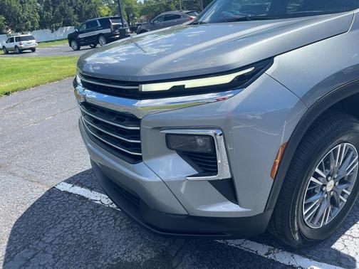 Sterling Gray Metallic 2026 Chevrolet Traverse LT