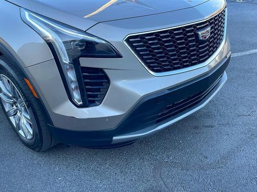 2022 Cadillac XT4 Premium Luxury