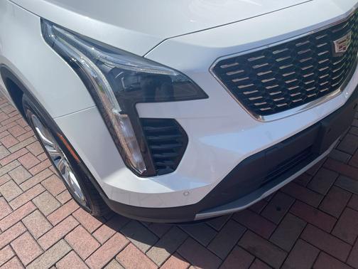 2022 Cadillac XT4 Premium Luxury