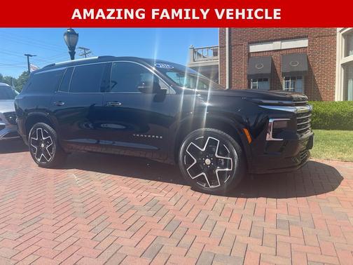 Mosaic Black Metallic 2025 Chevrolet Traverse High Country