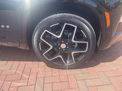 Mosaic Black Metallic 2025 Chevrolet Traverse High Country