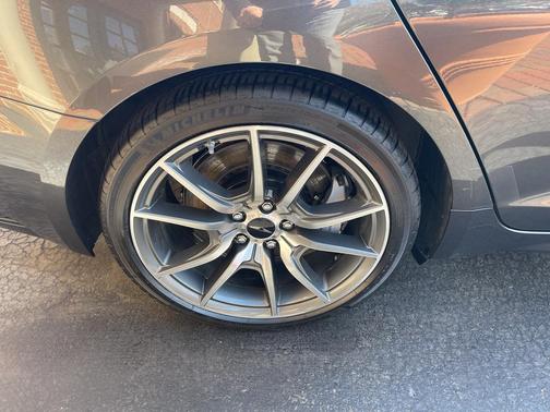 Makalu Gray 2024 Genesis G70 2.5T