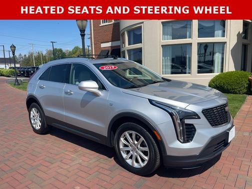 Radiant Silver Metallic 2019 Cadillac XT4 Luxury