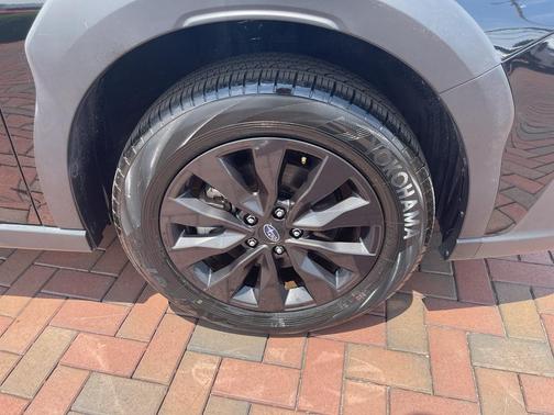 Crystal Black Silica 2025 Subaru Outback Onyx Edition