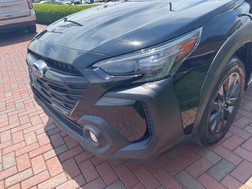 Crystal Black Silica 2025 Subaru Outback Onyx Edition