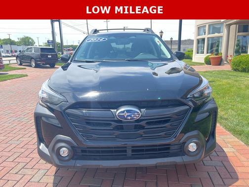 Crystal Black Silica 2025 Subaru Outback Onyx Edition