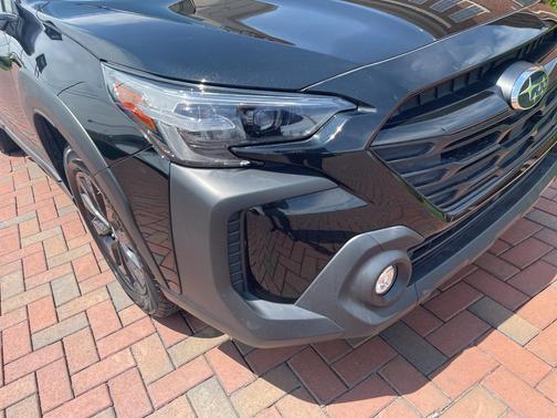 Crystal Black Silica 2025 Subaru Outback Onyx Edition