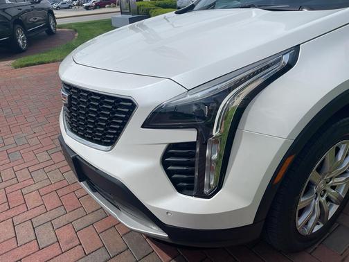 Crystal White Tri-Coat 2023 Cadillac XT4 Premium Luxury