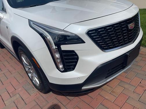 Crystal White Tri-Coat 2023 Cadillac XT4 Premium Luxury