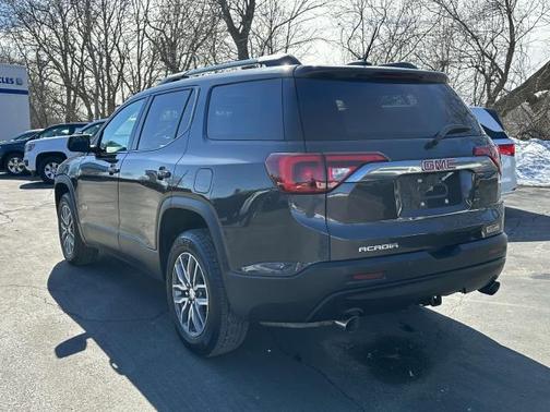 2017 GMC Acadia SLE-2