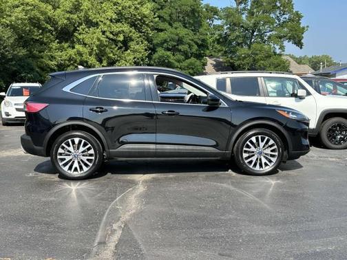 2022 Ford Escape Titanium