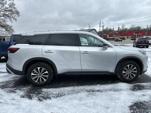 2023 INFINITI QX60 Pure