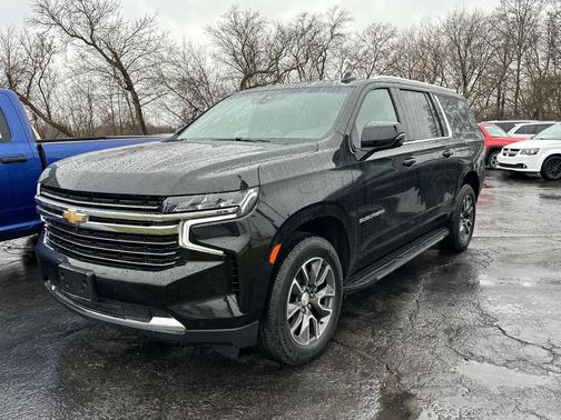 2023 Chevrolet Suburban LT