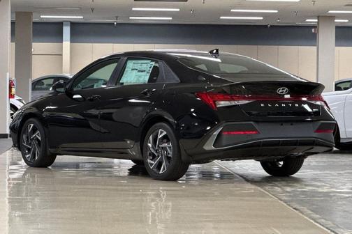 2025 Hyundai ELANTRA HEV SEL Sport