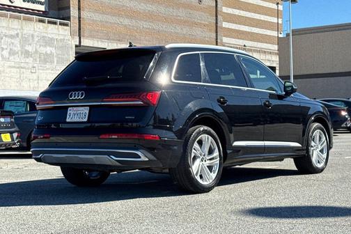 2024 Audi Q7 55 Premium Plus