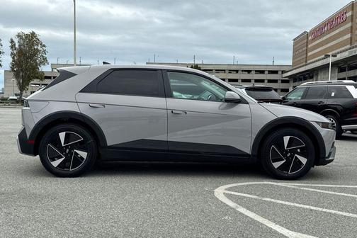 2026 Hyundai IONIQ 5 SE