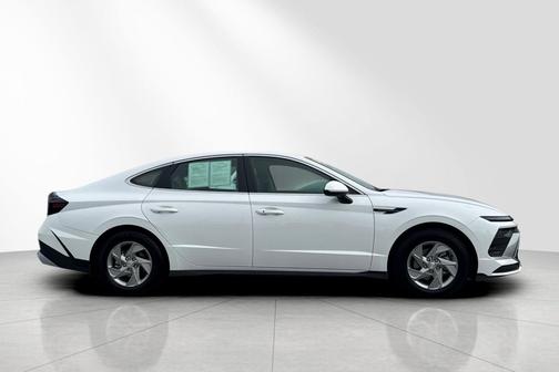 2025 Hyundai SONATA SE