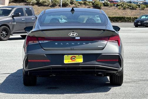 2025 Hyundai ELANTRA HEV SEL Sport