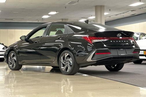 2025 Hyundai ELANTRA HEV SEL Sport