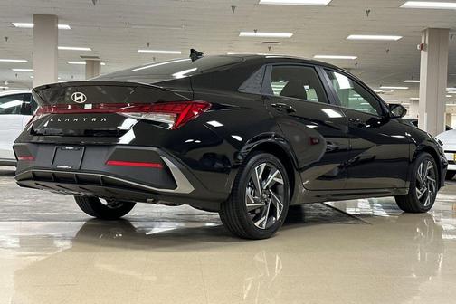 2025 Hyundai ELANTRA HEV SEL Sport