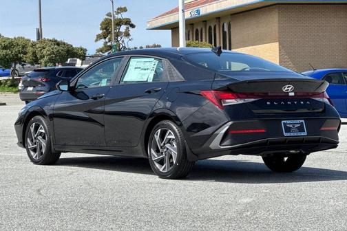 2025 Hyundai ELANTRA Sport