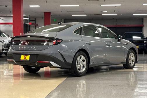 2025 Hyundai SONATA SE