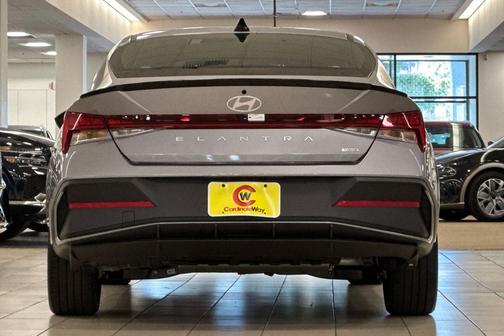 2025 Hyundai ELANTRA HEV SEL Sport