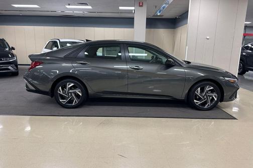 2025 Hyundai ELANTRA HEV SEL Sport