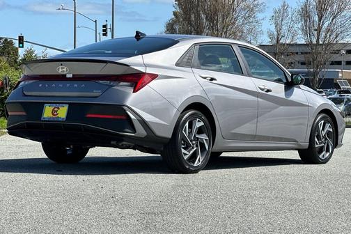 2025 Hyundai ELANTRA HEV SEL Sport