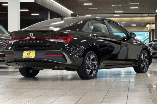 2025 Hyundai ELANTRA HEV SEL Sport
