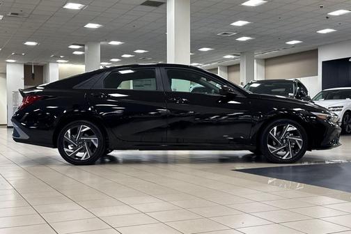 2025 Hyundai ELANTRA HEV SEL Sport