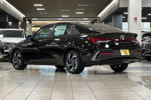 2025 Hyundai ELANTRA HEV SEL Sport