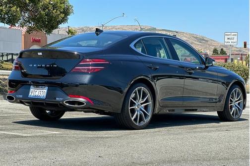 2025 Genesis G70 2.5T RWD