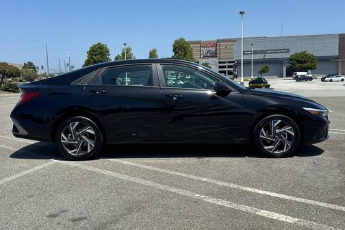 2025 Hyundai ELANTRA HEV SEL Sport