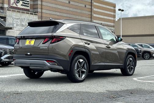 2026 Hyundai TUCSON Hybrid SEL