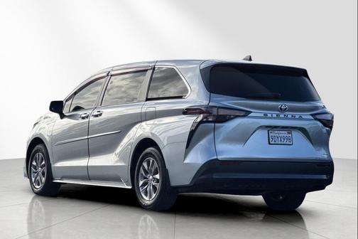 2023 Toyota Sienna XLE