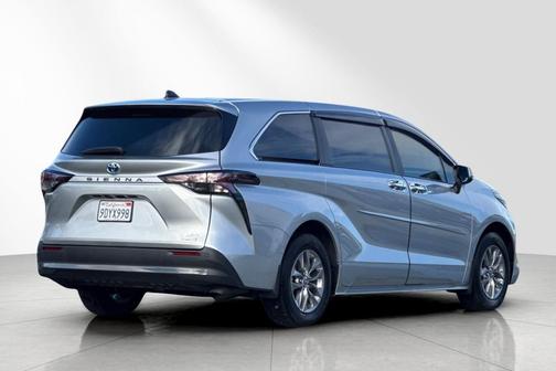 2023 Toyota Sienna XLE