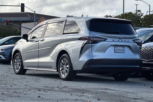 2023 Toyota Sienna XLE