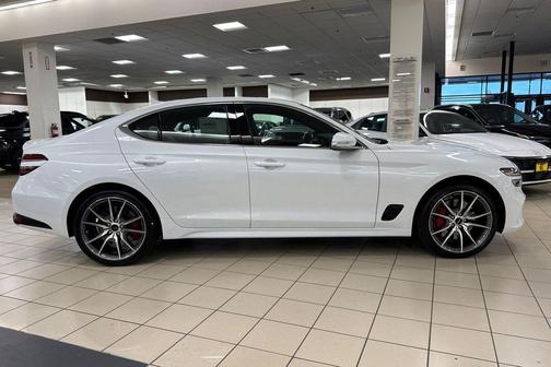 2025 Genesis G70 2.5T RWD