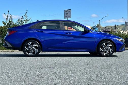 2025 Hyundai ELANTRA HEV SEL Sport