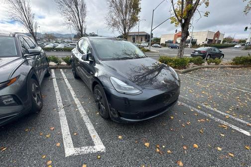 2025 Tesla Model Y Long Range Dual Motor All-Wheel Drive