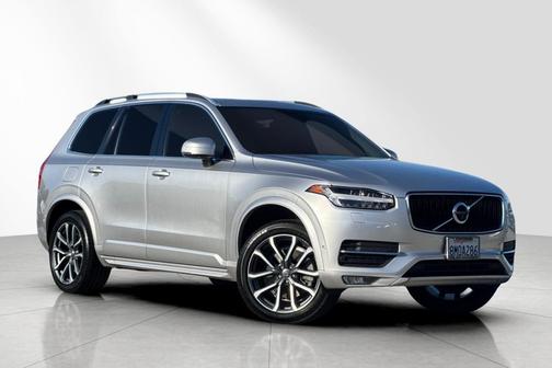 2017 Volvo XC90 T6 Momentum
